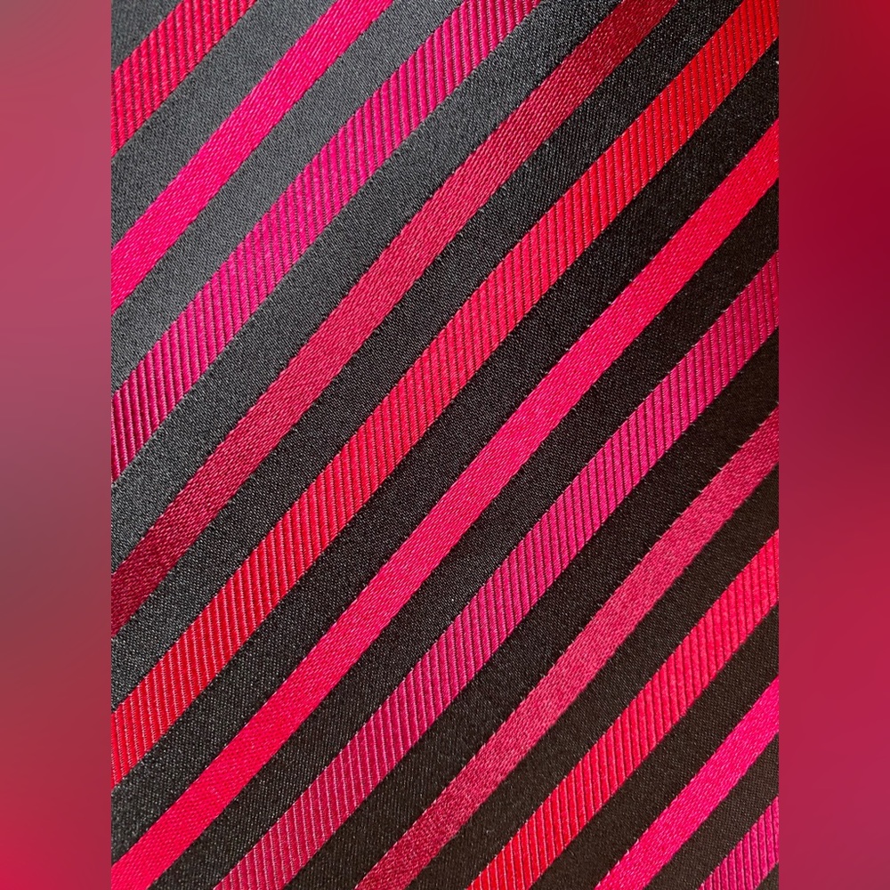 Tomas nash silk tie reds and black stripe
